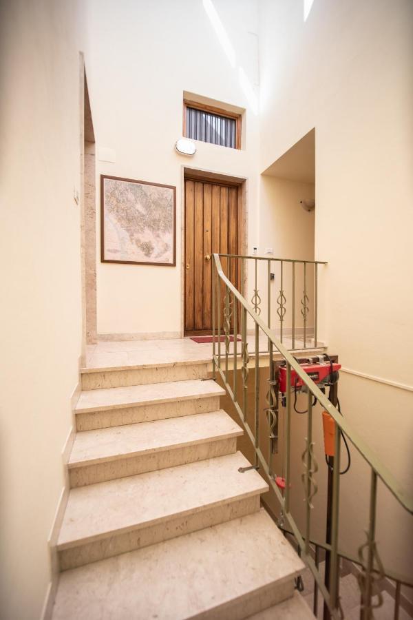 Residenza Al Pavone Luxury With Terrace Apartment Lucca Bagian luar foto